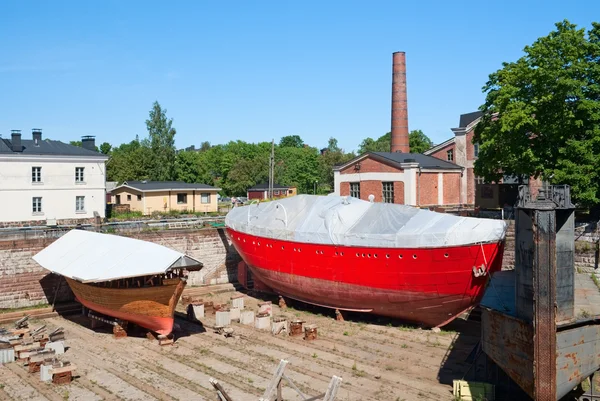 Barche nel bacino di carenaggio — Foto Stock