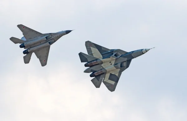 T-50 PAK FA and MiG-29M2 jets — Stock Photo, Image