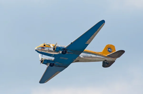 Douglas DC-3 historic transport plane — Stock Photo, Image