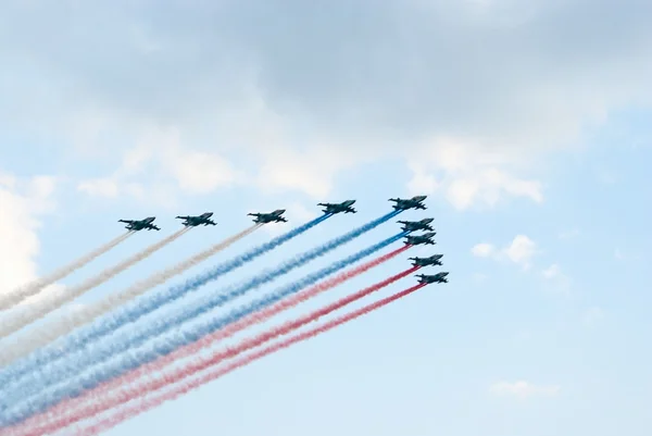 Sukhoi Su-25 attack planes paint Russian flag — Stock Photo, Image