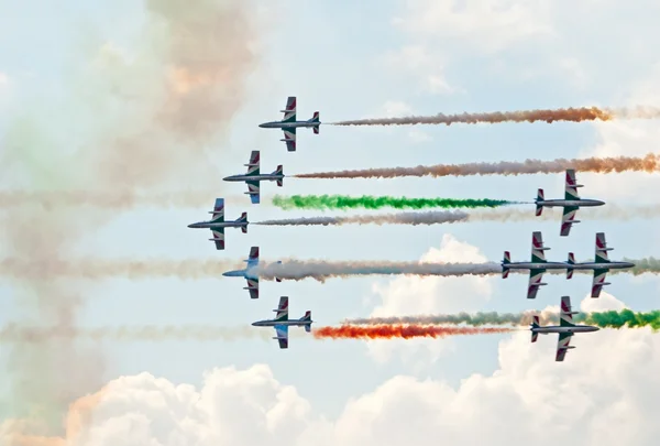 MB-399 letadla od frecce tricolori týmu — Stock fotografie