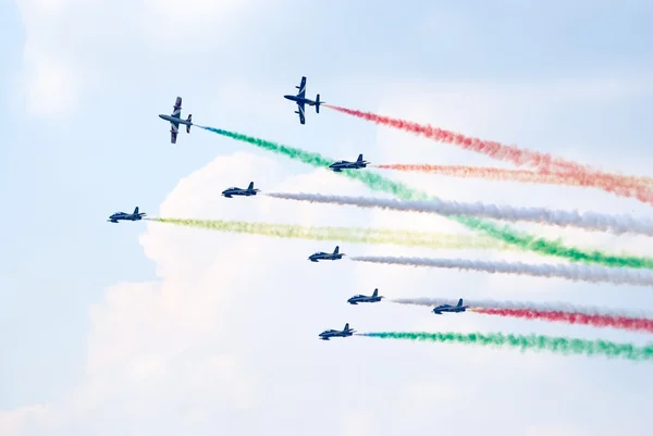 MB-399 aviões da equipe Frecce Tricolori Fotos De Bancos De Imagens Sem Royalties