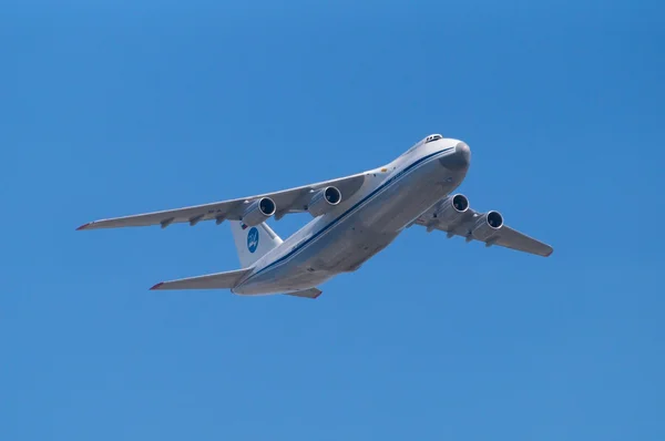 An-124 avião de transporte pesado — Fotografia de Stock