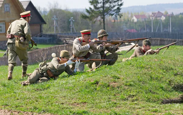 Soldiers defend position — Stock Photo, Image