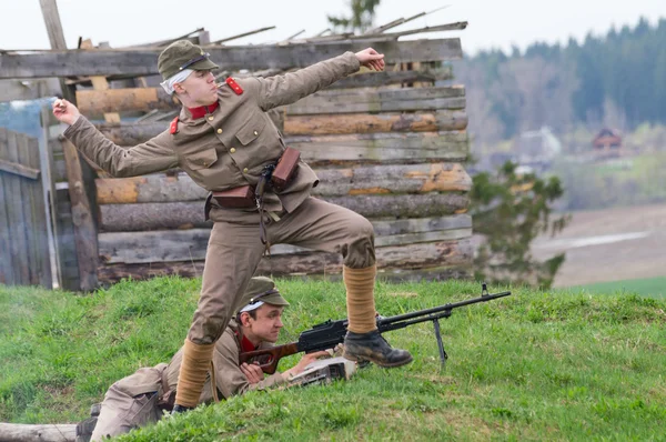 Soldaten verteidigen Position — Stockfoto