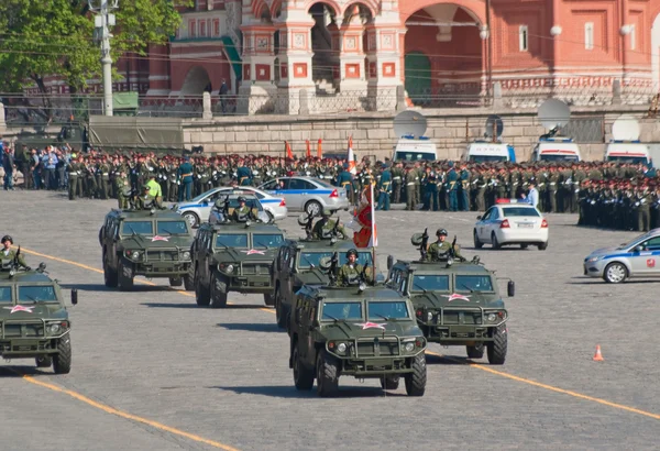 Column of GAZ-2330 "Tigr" high mobility vehicles — Stock Photo, Image