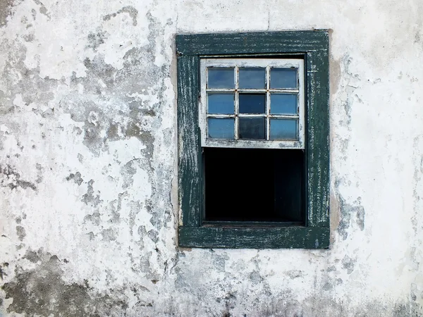 Pared rústica y vieja ventana wodden — Foto de Stock