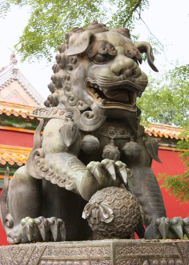 Aslan heykeli, Çin