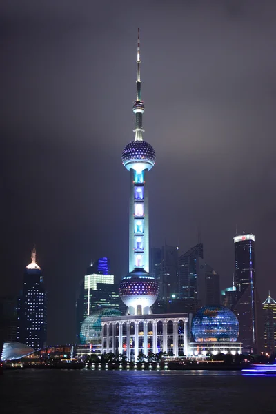 oryantal inci tv kulesinde gece görünümü shanghai, Çin