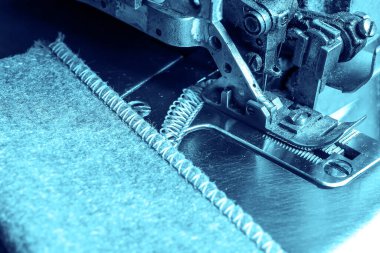 Kaliteli dikiş kapısına dikilmiş dikişler.