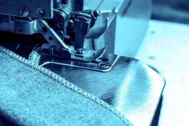 Kaliteli dikiş kapısına dikilmiş dikişler.