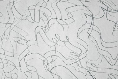 Beyaz kağıt üzerinde çift paralel siyah kalem çizgisi.                               