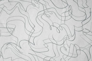 Beyaz kağıt üzerinde çift paralel siyah kalem çizgisi.                               