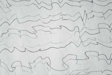 Beyaz kağıt üzerinde çift paralel siyah kalem çizgisi.                               