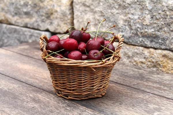 Fresh sweet cherries — Stock Photo, Image