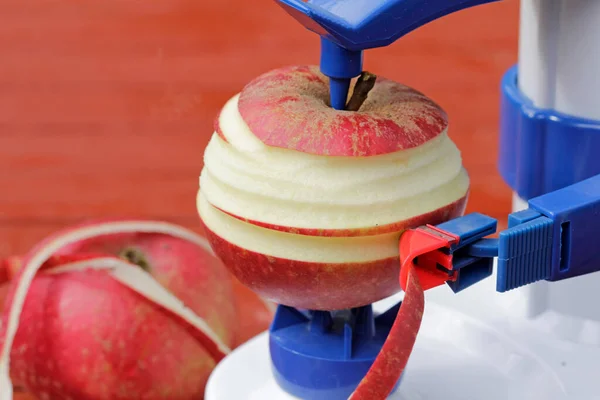 Peeling Machine Werkt Precies Appel — Stockfoto