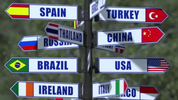 Una señal de tráfico que indique destinos turísticos destinados a países — Vídeo de stock