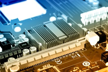 Bilgisayar anakart elektrik bileşenleri