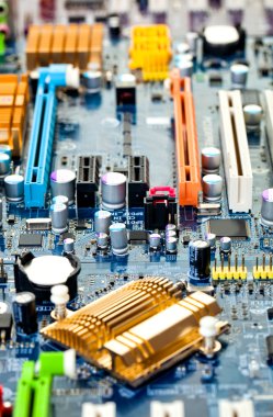 Bilgisayar anakart elektrik bileşenleri