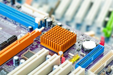 Bilgisayar anakart elektrik bileşenleri
