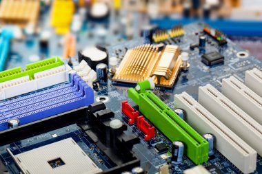 Bilgisayar anakart elektrik bileşenleri