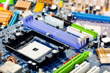 Bilgisayar anakart elektrik bileşenleri