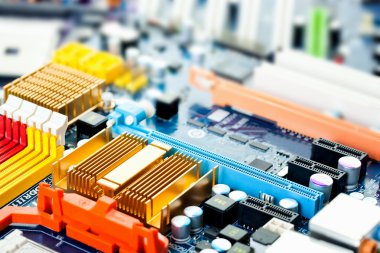 Bilgisayar anakart elektrik bileşenleri