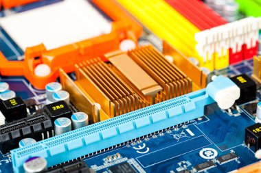 Bilgisayar anakart elektrik bileşenleri