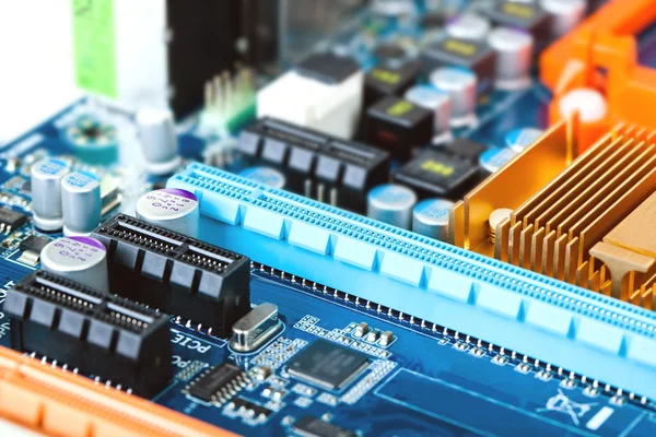 Bilgisayar anakart elektrik bileşenleri