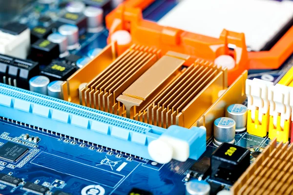 Bilgisayar anakart elektrik bileşenleri