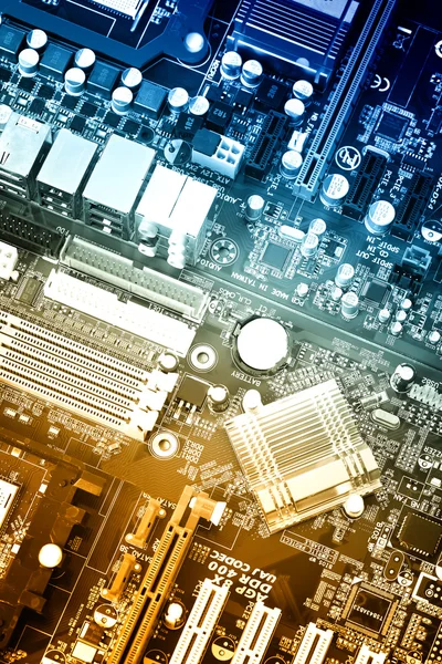 Bilgisayar anakart elektrik bileşenleri