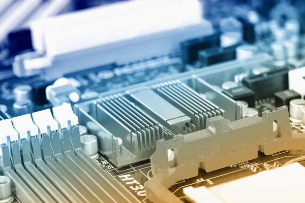 Bilgisayar anakart elektrik bileşenleri