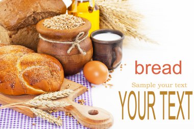 dilimlenmiş kahverengi ekmek