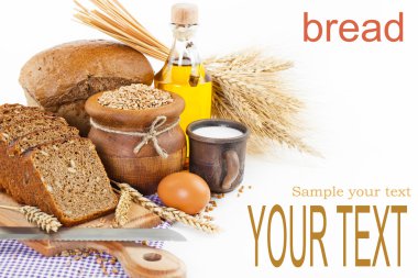 dilimlenmiş kahverengi ekmek