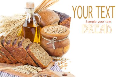 dilimlenmiş kahverengi ekmek