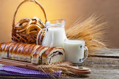 haşhaş tohumu ve süt ile pasta