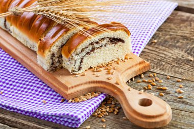 haşhaş tohumu ve süt ile pasta