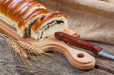 haşhaş tohumu ve süt ile pasta