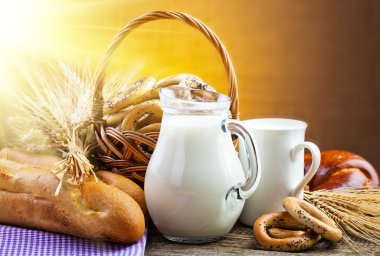 bir şişe süt ekmek