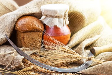 ekmek ve eski arka planda spikelets
