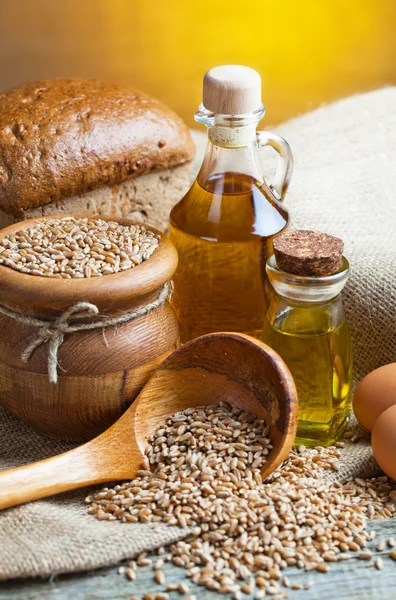 Bread and rye spikelets — Stock Photo, Image