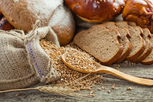 Chléb a žito klásky — Stock fotografie