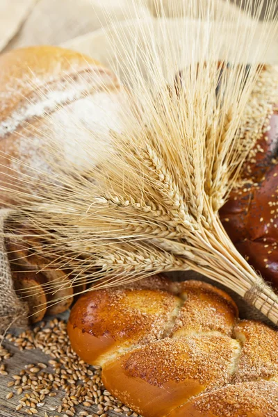 Bread and rye spikelets — Stock Photo, Image