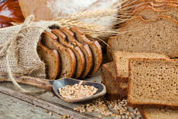 Chléb a žito klásky — Stock fotografie