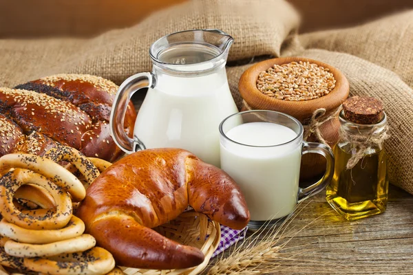 Composición de leche y pan — Foto de Stock