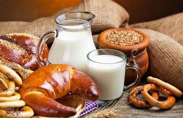 Composición de leche y pan — Foto de Stock