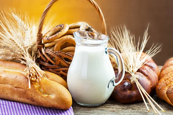 Composition of milk and bread — Stock Photo, Image