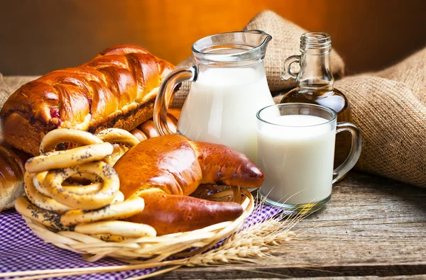 Összetételét, valamint a tej és a kenyér — Stock Fotó