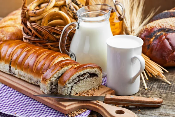Composição de leite e pão — Fotografia de Stock