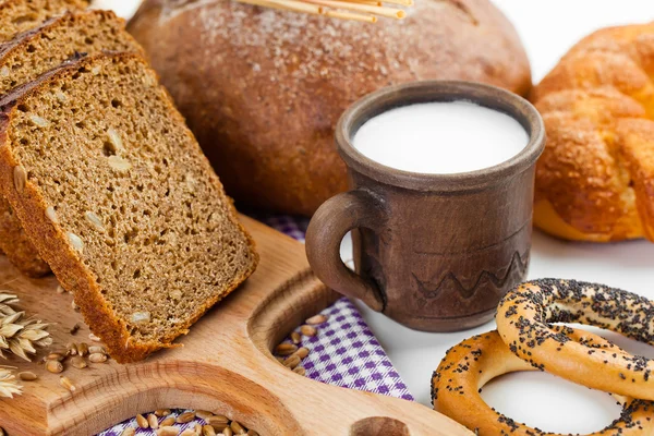 우유와 빵의 구성 — 스톡 사진